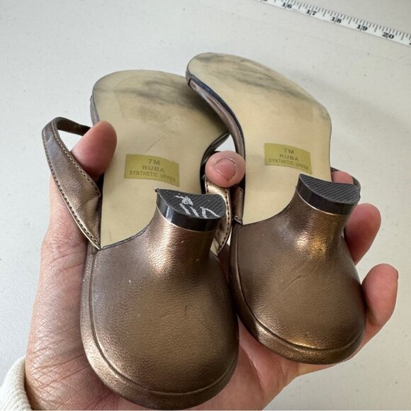 Vintage Impo 90s Y2K Bronze Metallic Straps Low Heel Slip On Sandals Size 7M - Picture 10 of 12